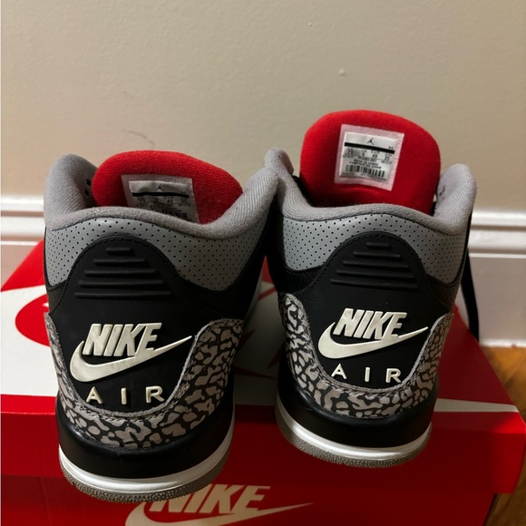 Jordan 3s (cements) Size youth 7 - Picture 4 of 8